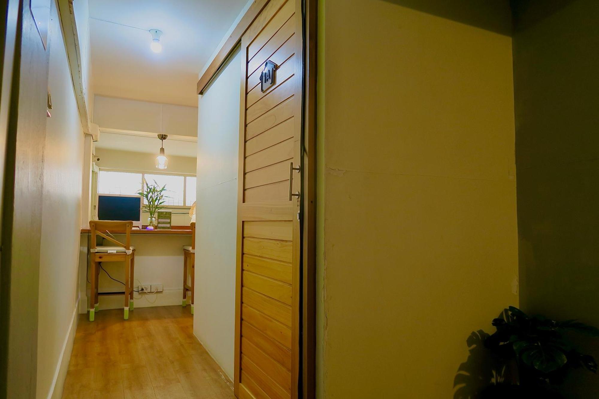 Les Fleurs Bangkok Hostel Exterior photo