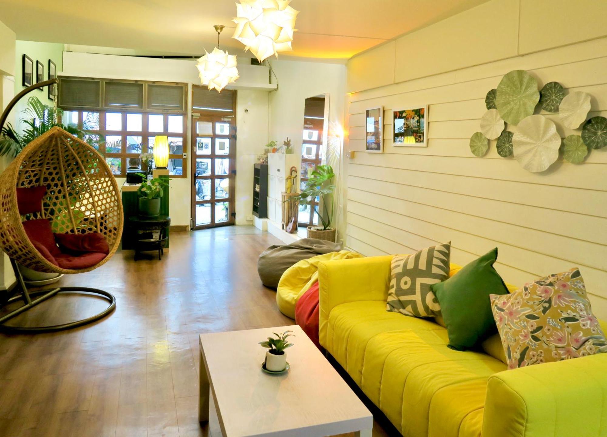 Les Fleurs Bangkok Hostel Exterior photo