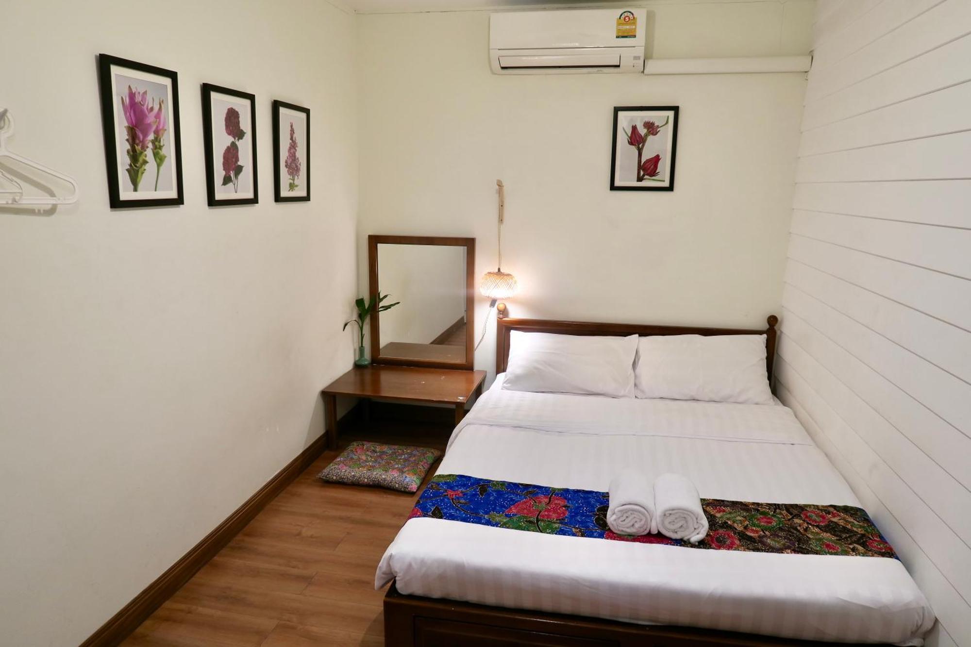 Les Fleurs Bangkok Hostel Exterior photo