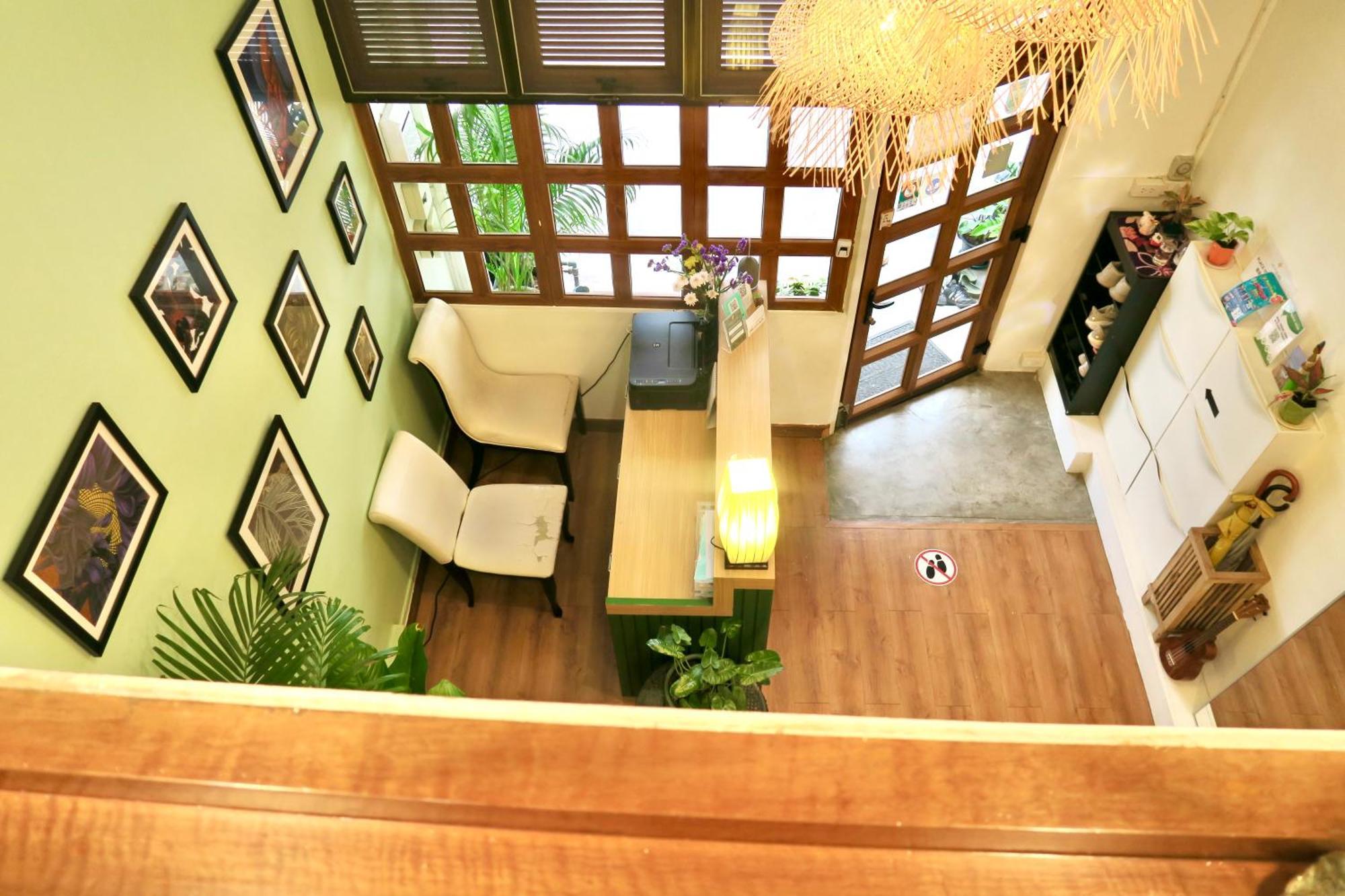 Les Fleurs Bangkok Hostel Exterior photo